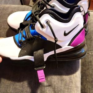 Nike 270 utility size 7